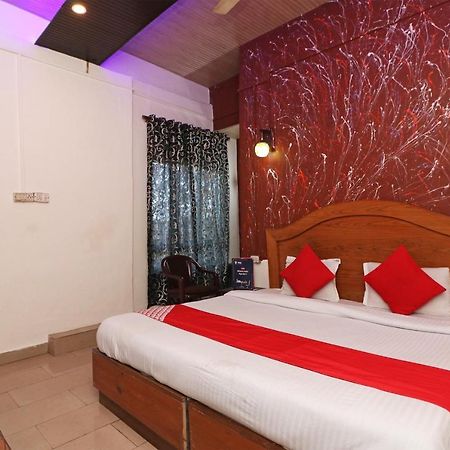 Oyo 75571 Sai Pooja Lodging Hotel Bombay Eksteriør billede