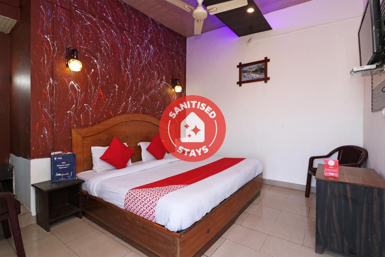 Oyo 75571 Sai Pooja Lodging Hotel Bombay Eksteriør billede